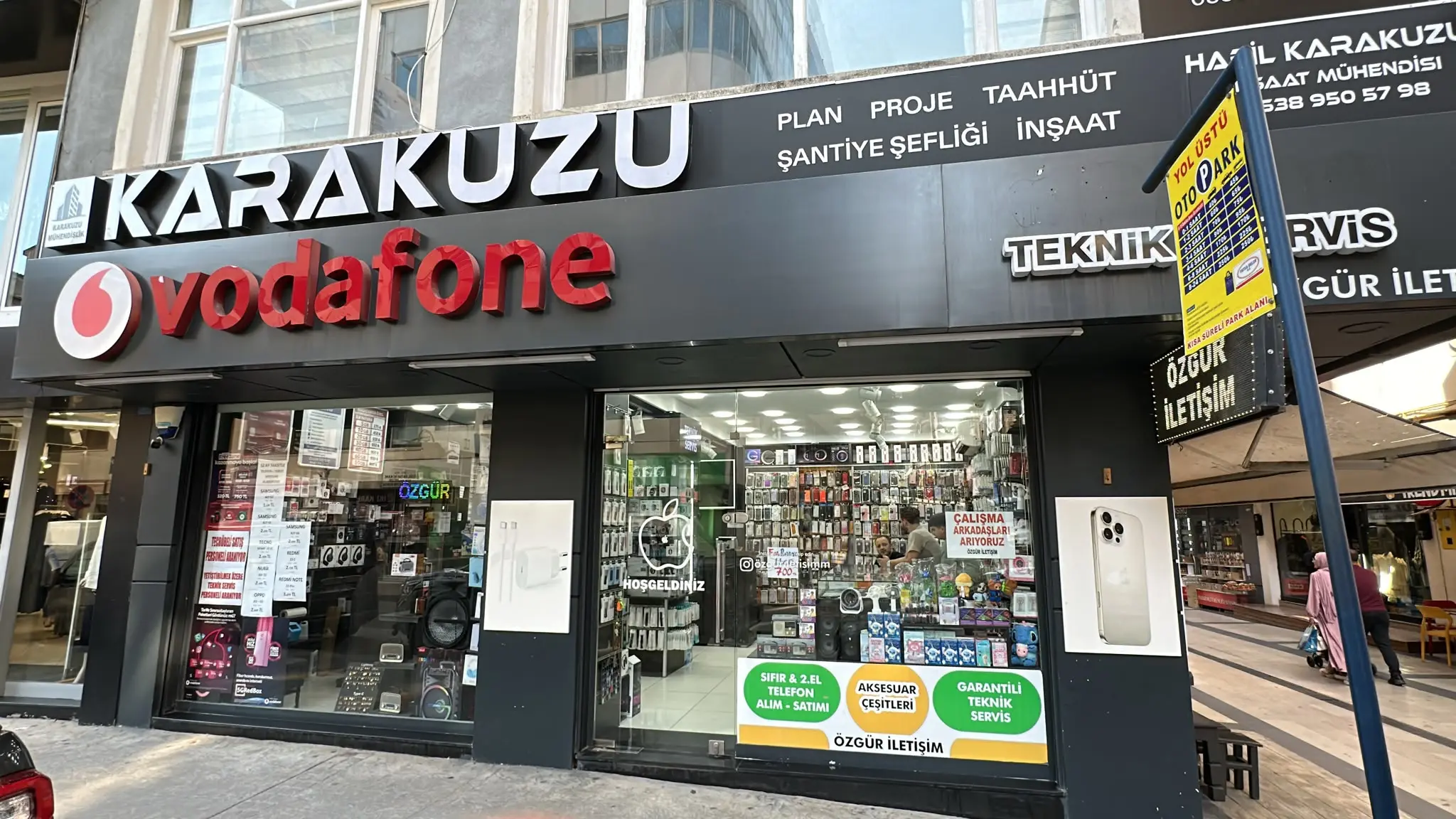 Özgür İletişim mağaza cephesi